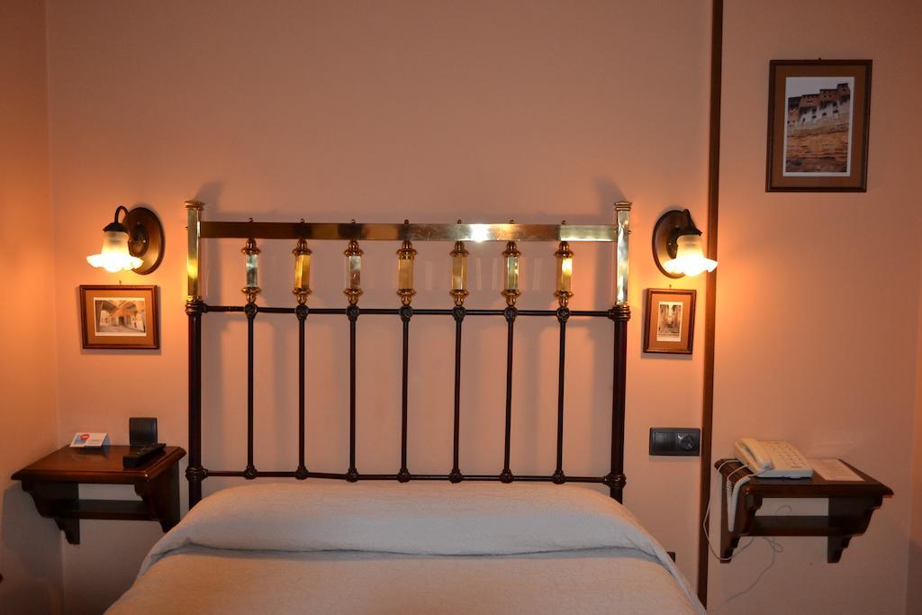 Hostal Santa Agueda Tarazona Habitación foto