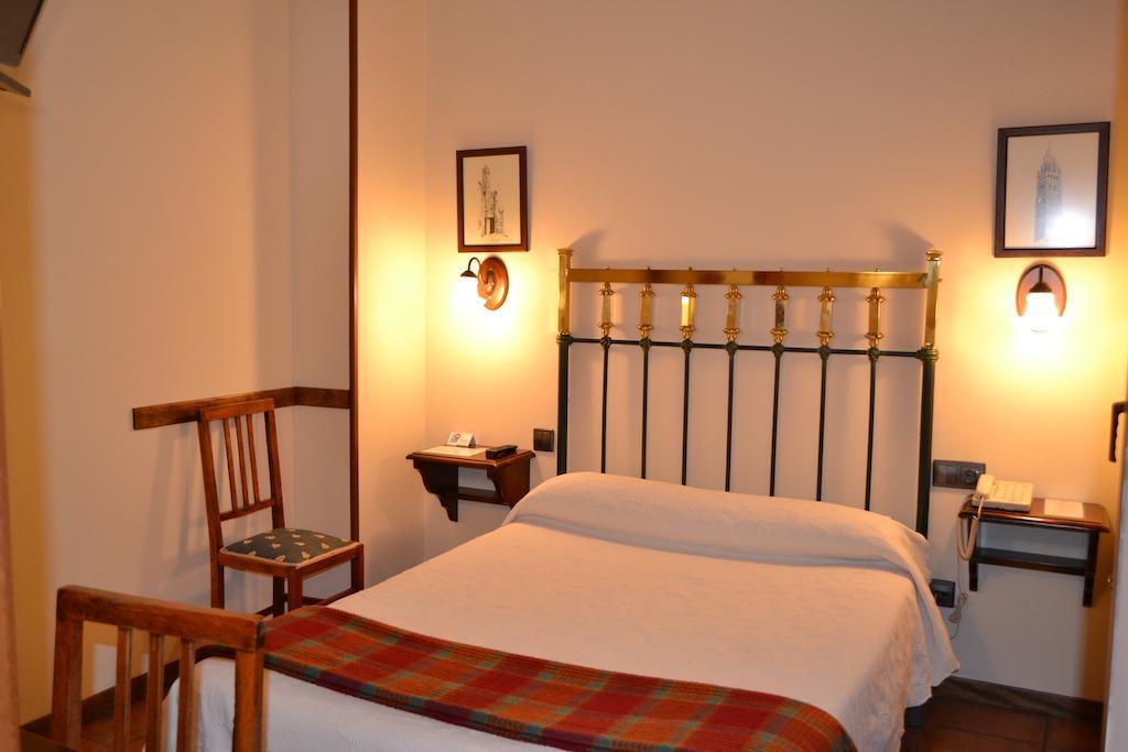Hostal Santa Agueda Tarazona Habitación foto